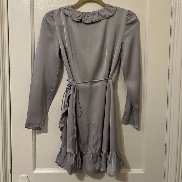 Sunday Best Aritzia, Long Sleeve Tara Satin Dress, Pearl Gray, US 2 - Picture 2 of 6